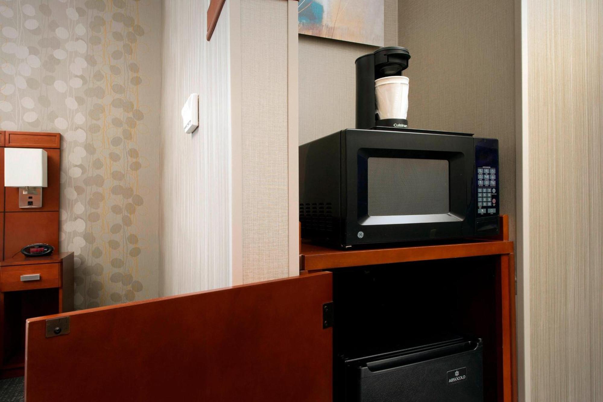 คอร์ตยาร์ด วิชิตาฟอลส์ Hotel ภายนอก รูปภาพ