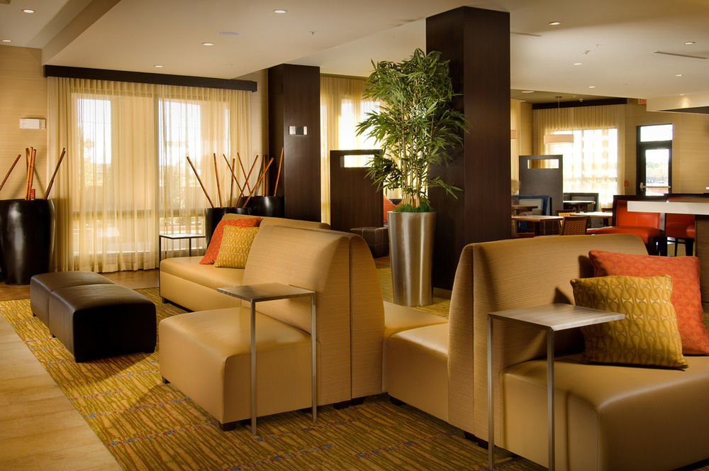 คอร์ตยาร์ด วิชิตาฟอลส์ Hotel ภายนอก รูปภาพ