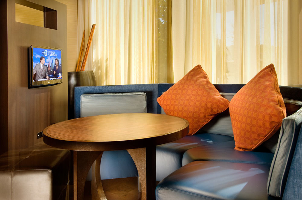 คอร์ตยาร์ด วิชิตาฟอลส์ Hotel ภายนอก รูปภาพ
