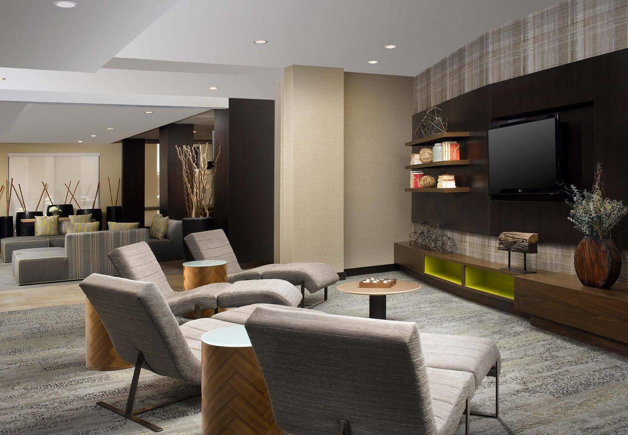 คอร์ตยาร์ด วิชิตาฟอลส์ Hotel ภายนอก รูปภาพ