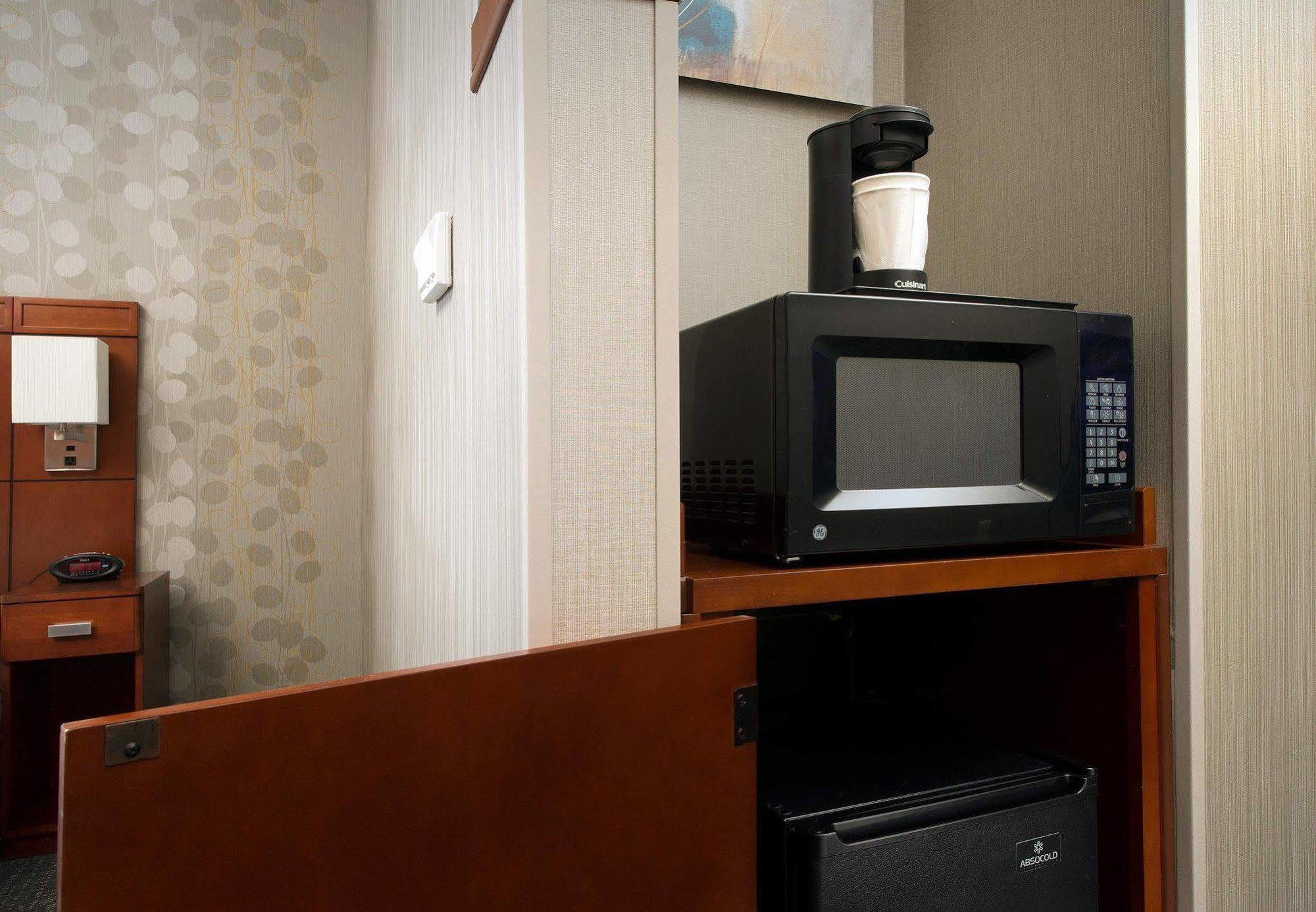 คอร์ตยาร์ด วิชิตาฟอลส์ Hotel ภายนอก รูปภาพ